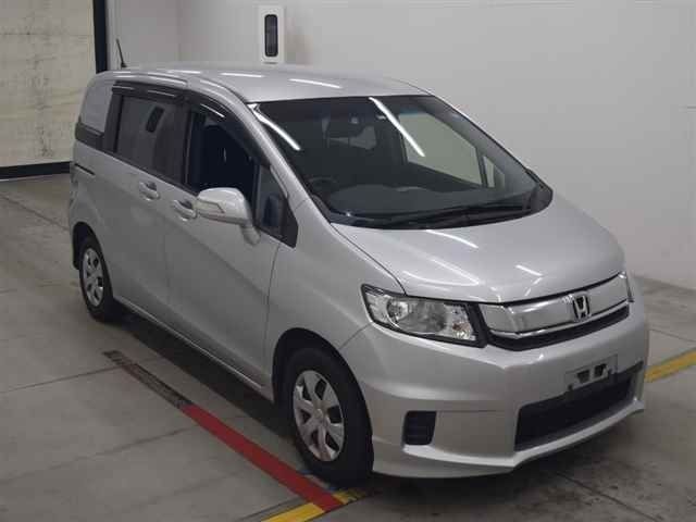 30153 Honda Freed spike GB3 2014 г. (MIRIVE Osaka)